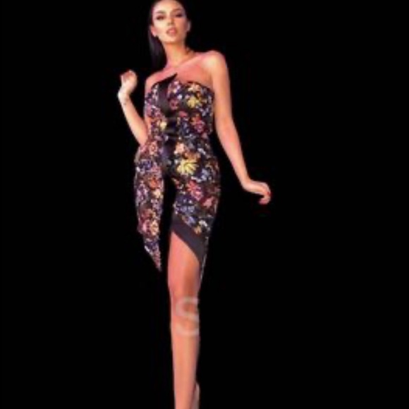 The Dre’s it’s weared only once , it’s like new ,perfect for every party . - Picture 2 of 2